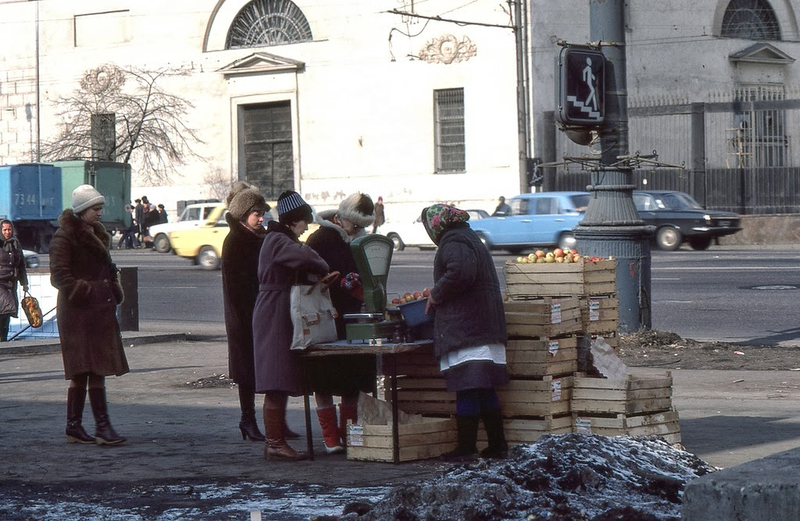 Illustration for article titled Did the Russians love the '80s too? Some revealing photos